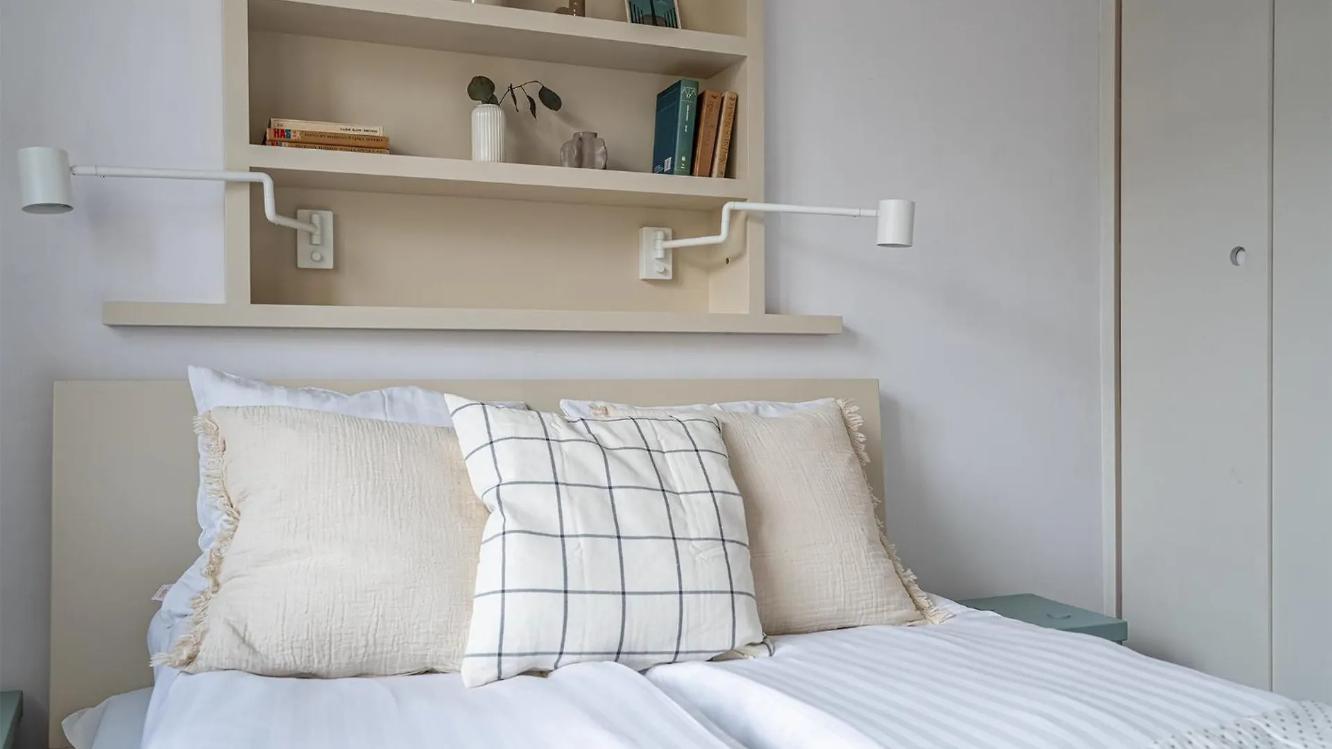 Rentplanet - Apartament Aleje Jerozolimskie 바르샤바 0*,  폴란드